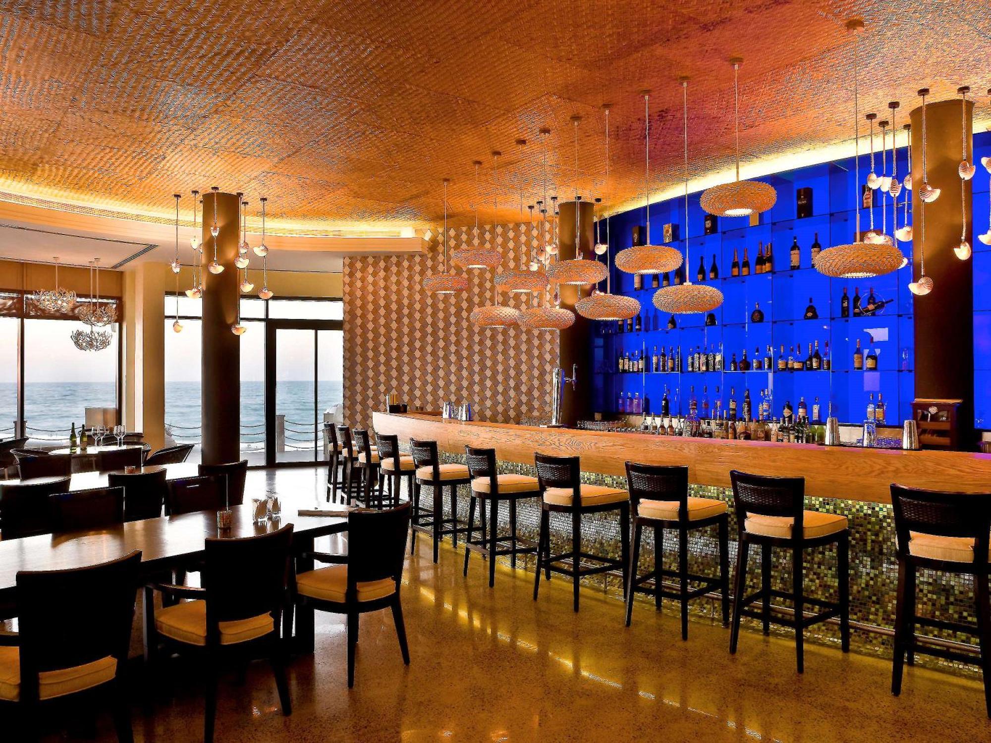 Sofitel Bahrain Zallaq Thalassa Sea & Spa Manama Zewnętrze zdjęcie The bar at the 360° Lounge