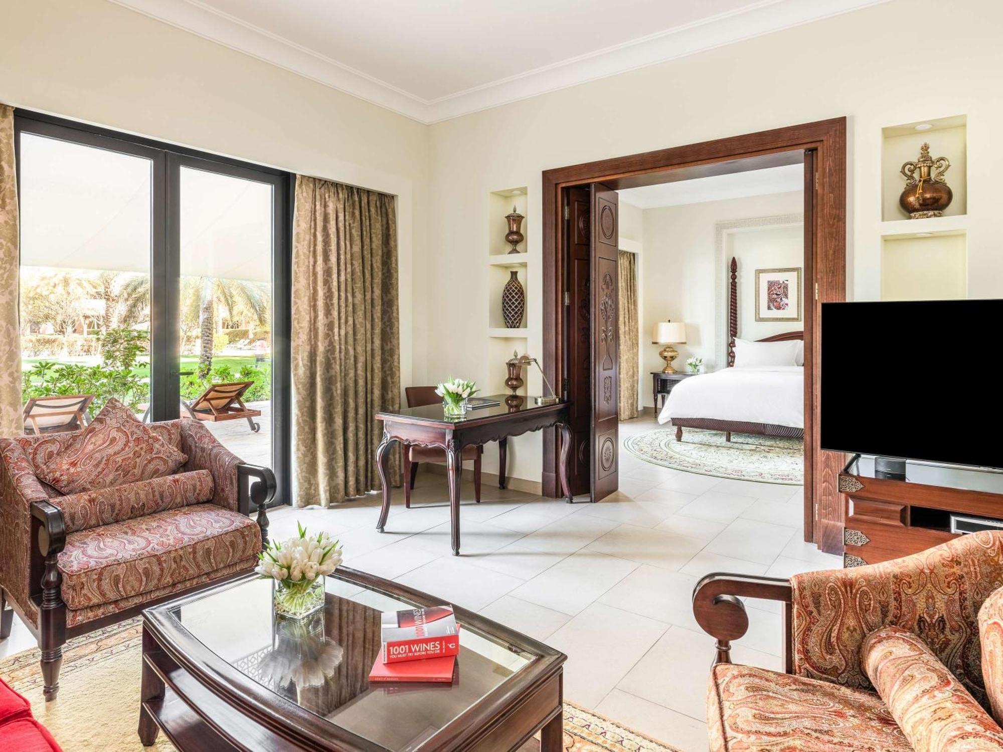 Sofitel Bahrain Zallaq Thalassa Sea & Spa Manama Zewnętrze zdjęcie A suite at the Jumeirah Emirates Towers Hotel