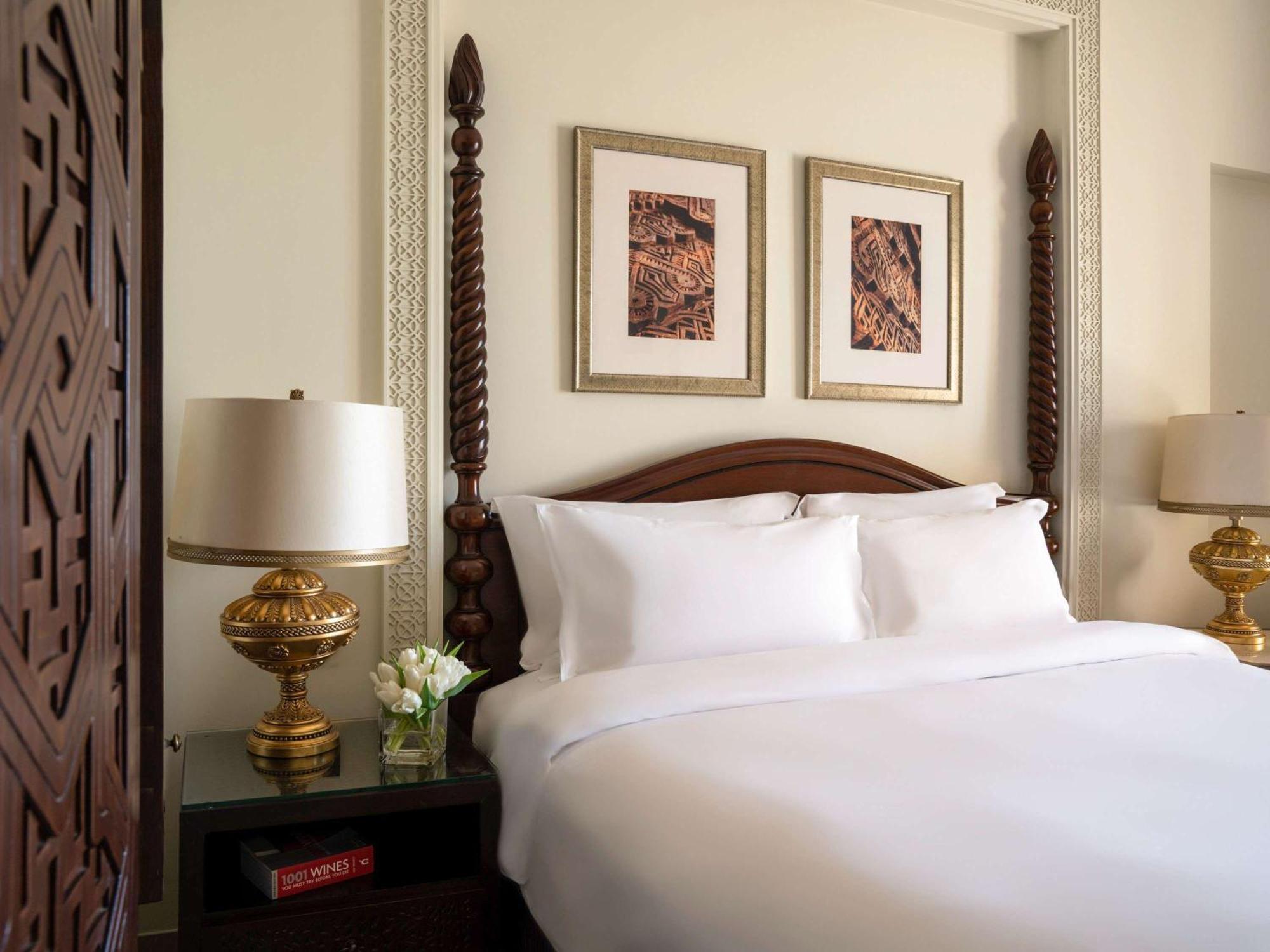 Sofitel Bahrain Zallaq Thalassa Sea & Spa Manama Zewnętrze zdjęcie A bedroom at the Four Seasons Hotel