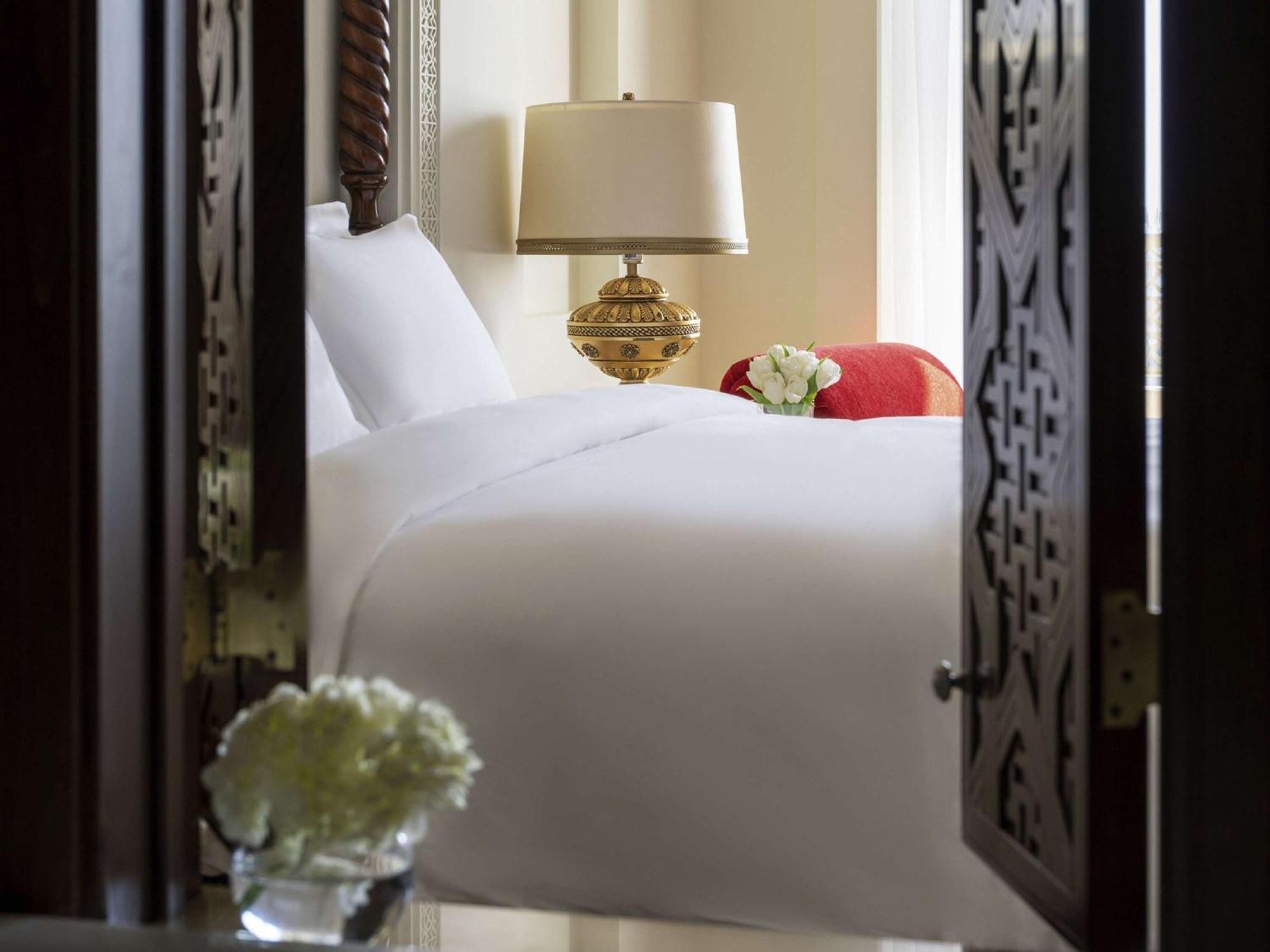 Sofitel Bahrain Zallaq Thalassa Sea & Spa Manama Zewnętrze zdjęcie A guest room at the Four Seasons Hotel