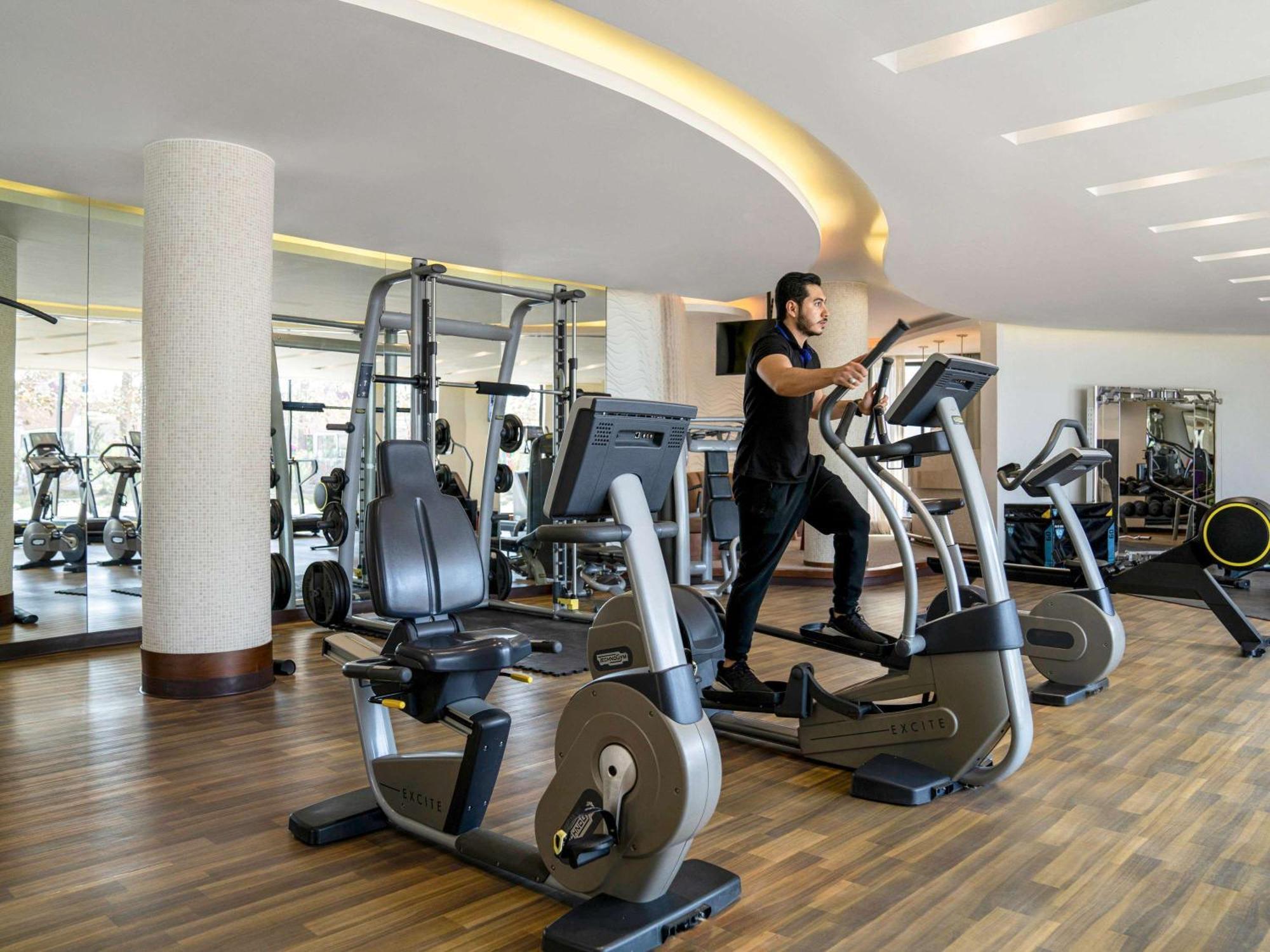 Sofitel Bahrain Zallaq Thalassa Sea & Spa Manama Zewnętrze zdjęcie A gym at the InterContinental Hotel, Muscat, Oman