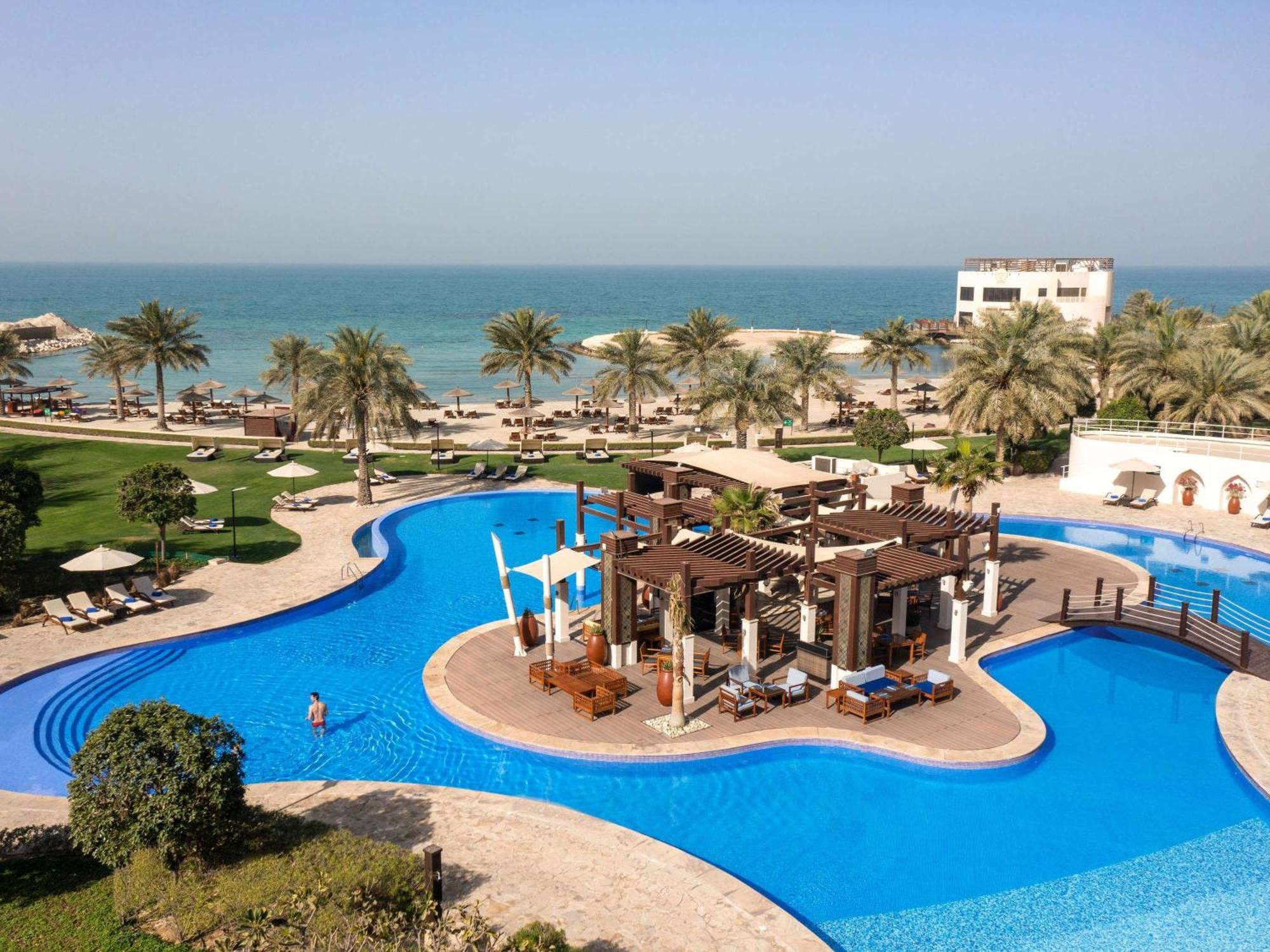 Sofitel Bahrain Zallaq Thalassa Sea & Spa Manama Zewnętrze zdjęcie The pool at the Jumeirah Beach Hotel