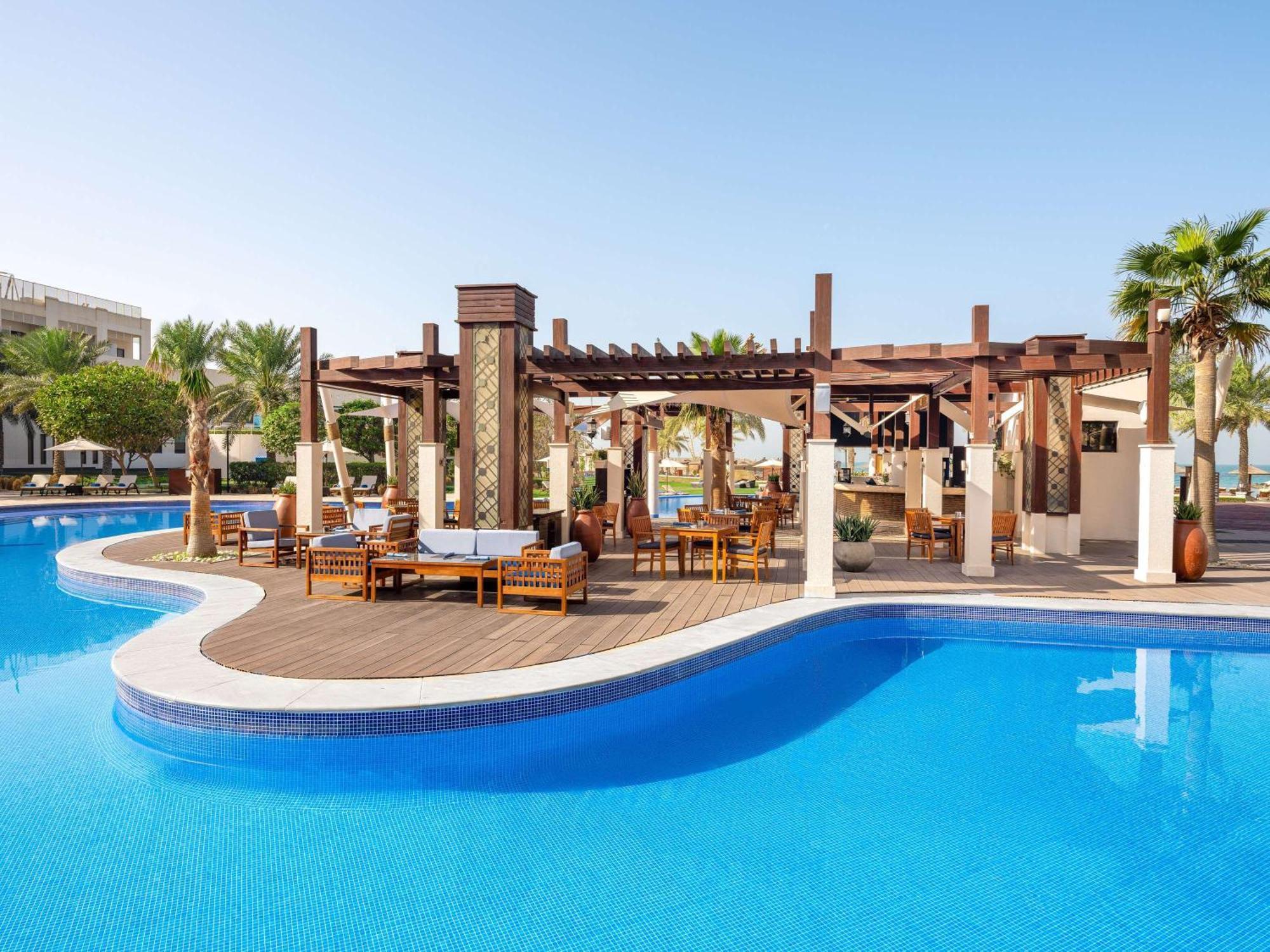 Sofitel Bahrain Zallaq Thalassa Sea & Spa Manama Zewnętrze zdjęcie The swimming pool at the resort